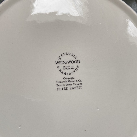 Wedgewood- Peter Rabbit place setting - Picture 5 of 6